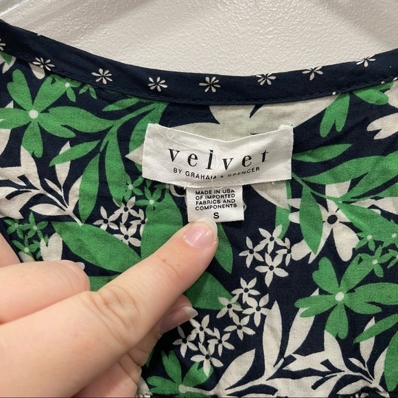 Velvet Graham & Spencer Green Blue Leaf Printed Blouse V-Neck - Picture 4 of 8